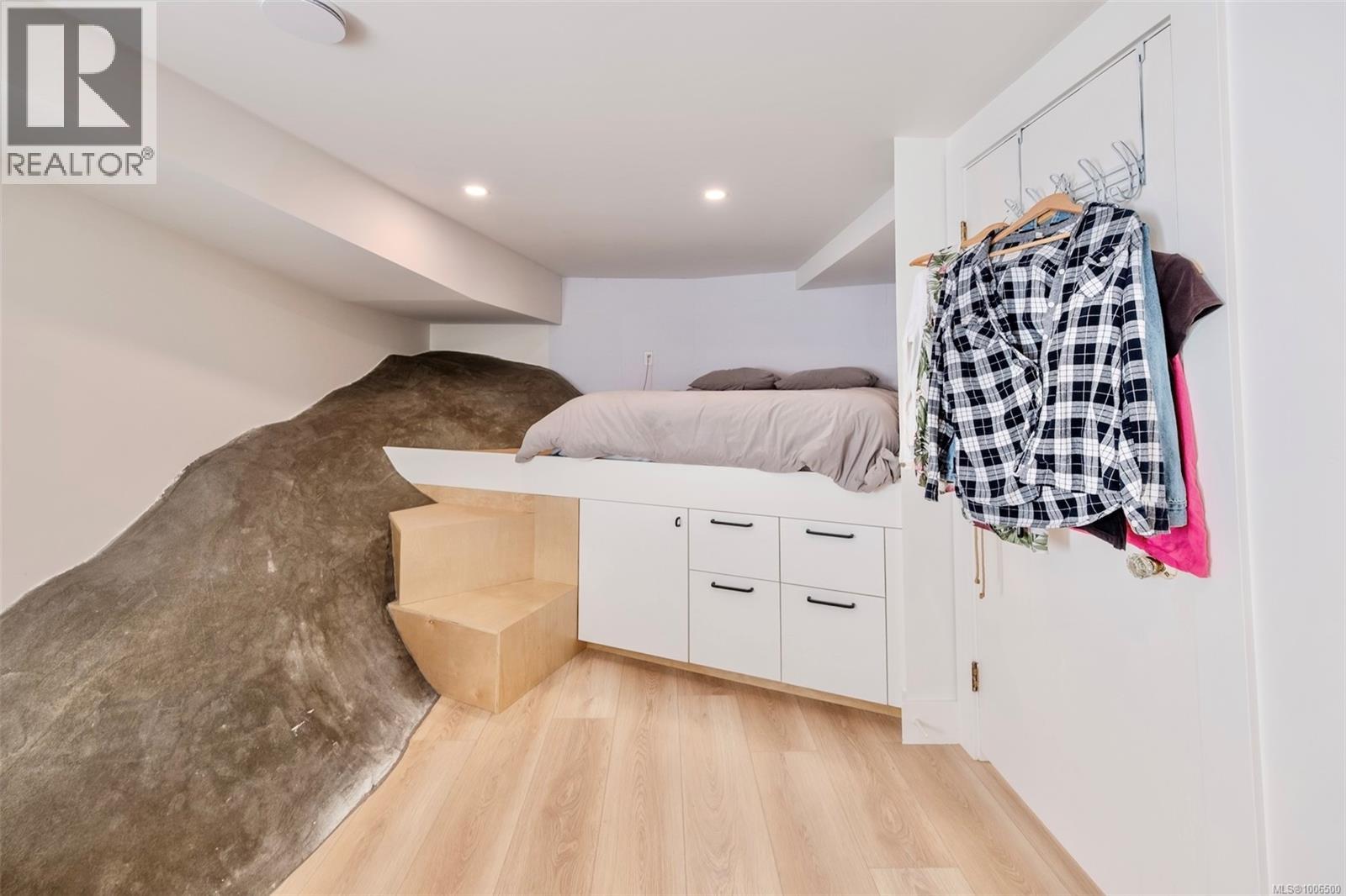 260 Neill St, Tofino