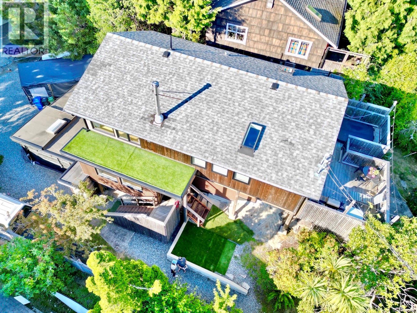 260 Neill St, Tofino