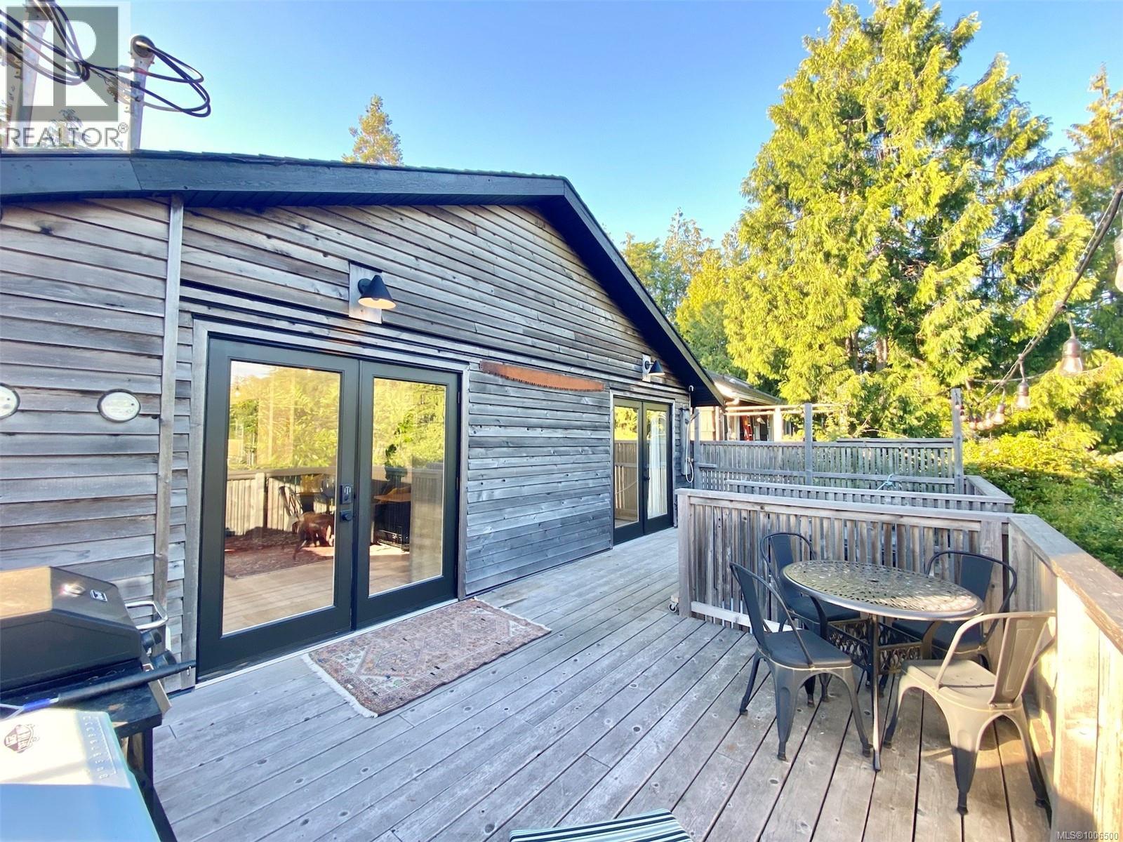260 Neill St, Tofino