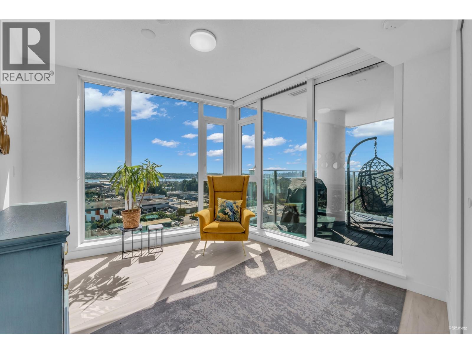 1406 1401 HUNTER STREET, North Vancouver