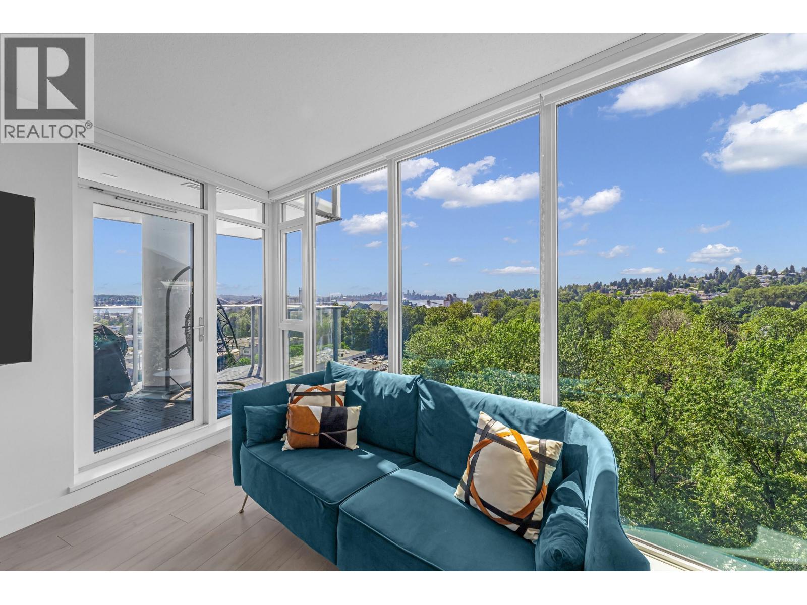 1406 1401 HUNTER STREET, North Vancouver