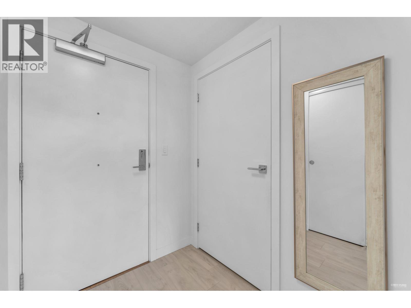 1406 1401 HUNTER STREET, North Vancouver