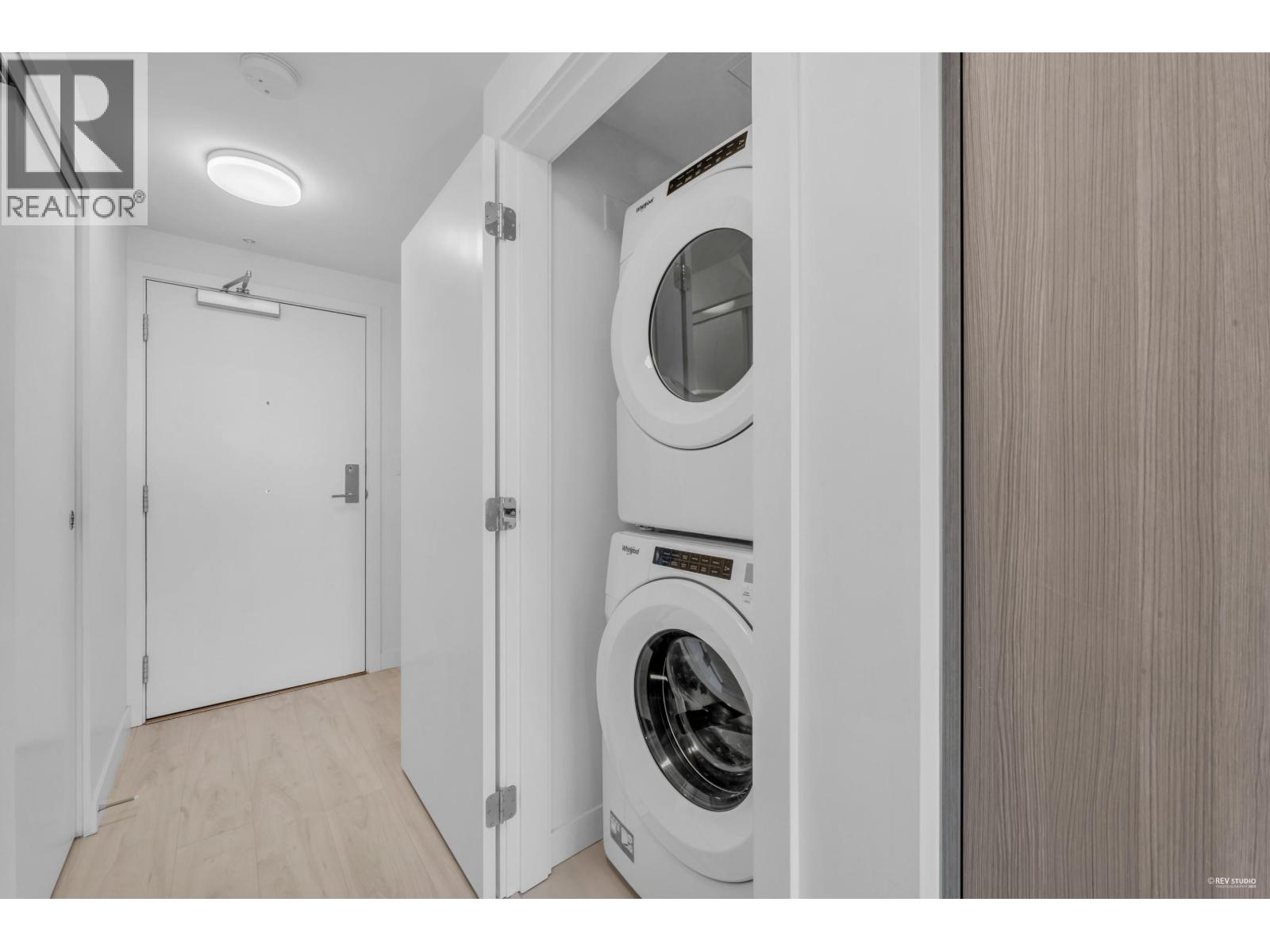 1406 1401 HUNTER STREET, North Vancouver