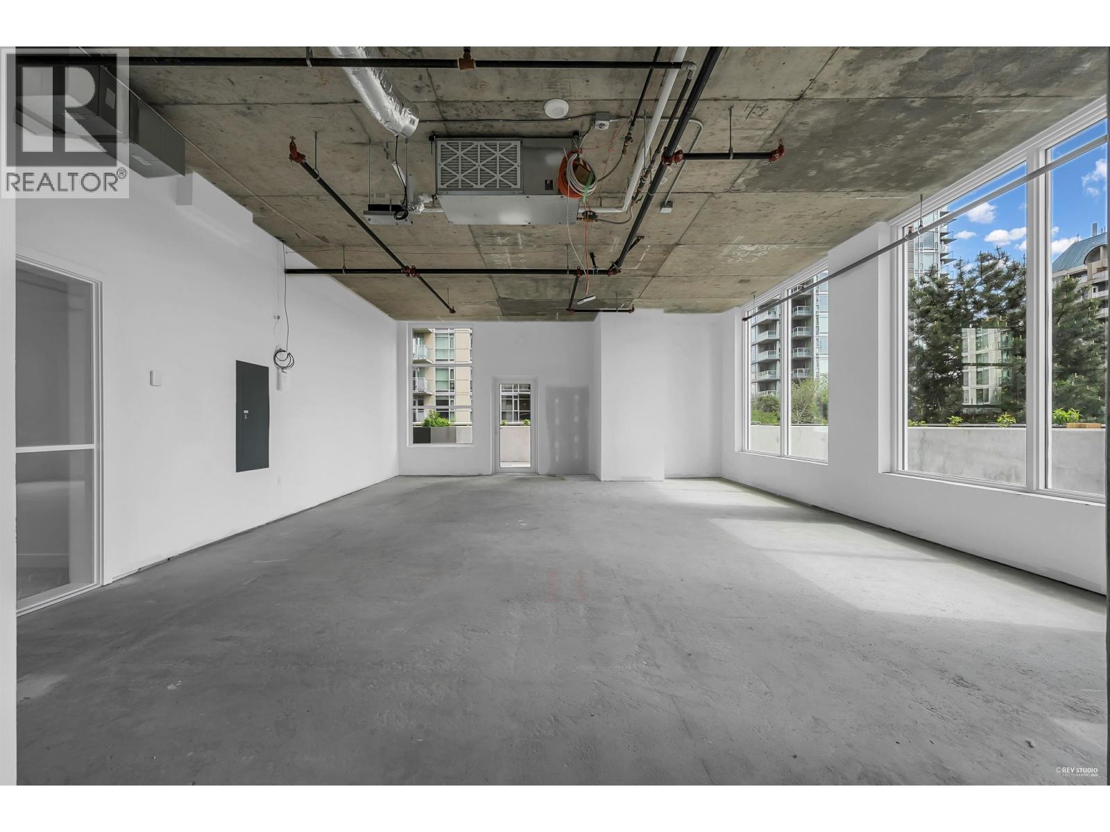 405 2992 GLEN DRIVE, Coquitlam