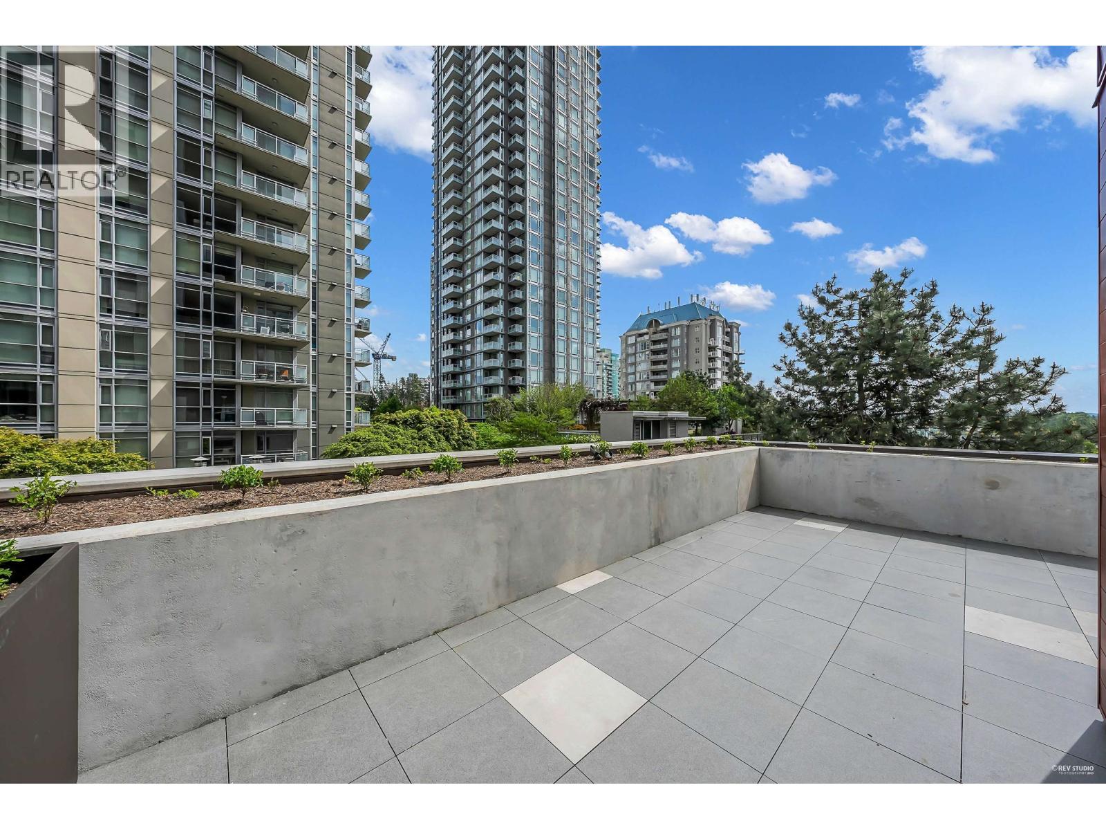 405 2992 GLEN DRIVE, Coquitlam