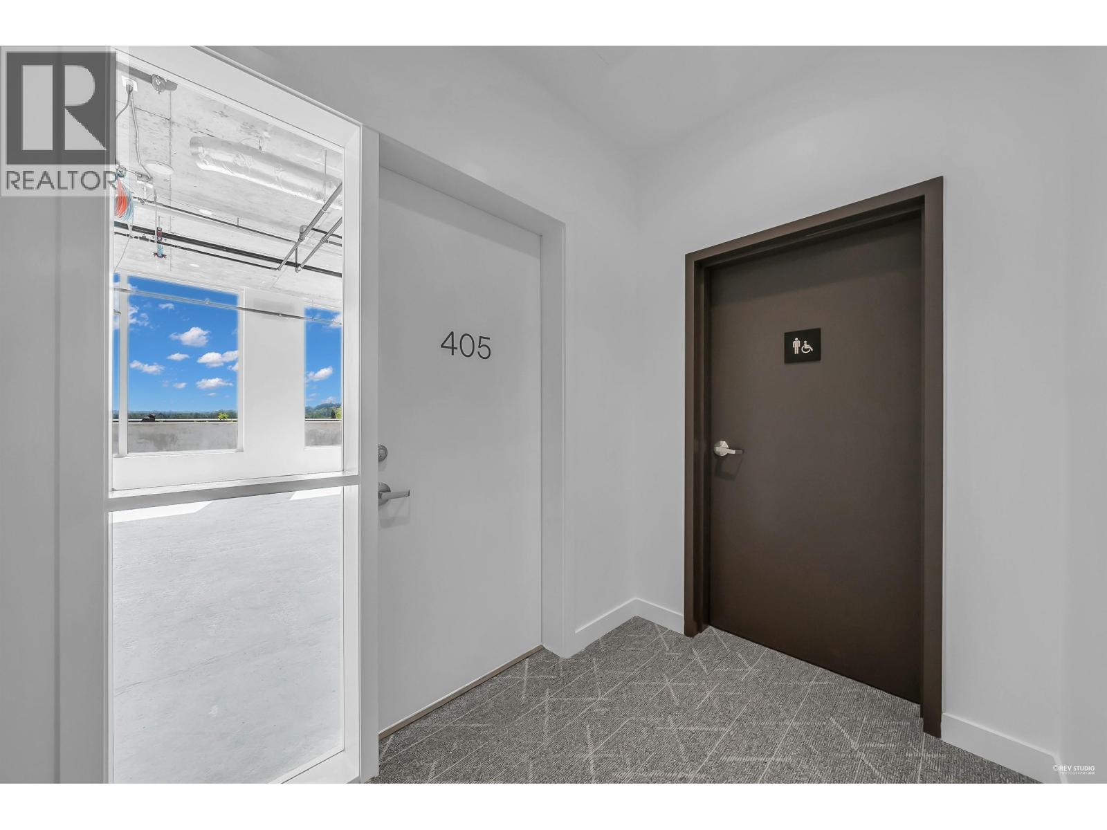 405 2992 GLEN DRIVE, Coquitlam