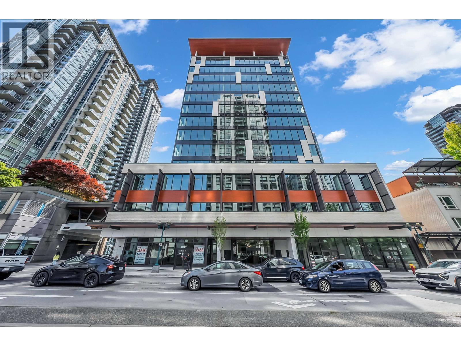 405 2992 GLEN DRIVE, Coquitlam