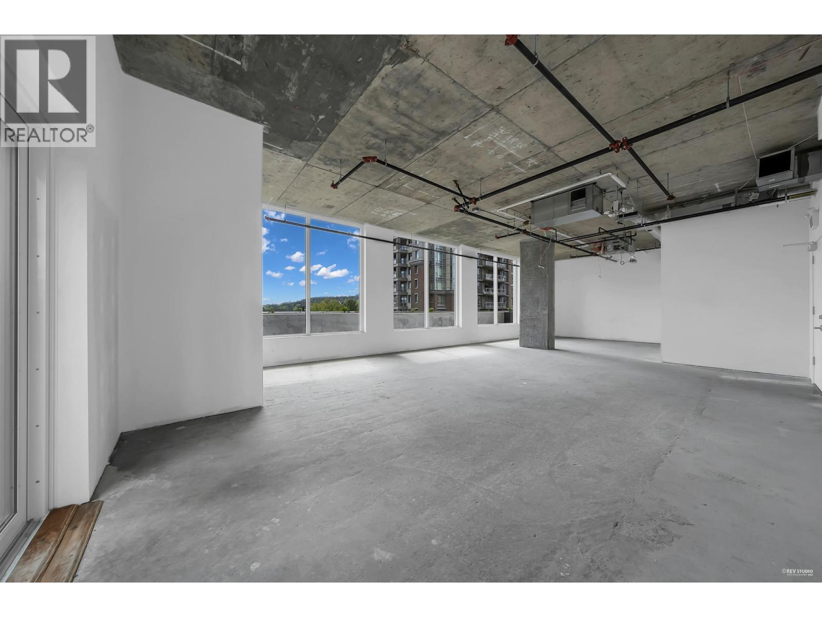405 2992 GLEN DRIVE, Coquitlam