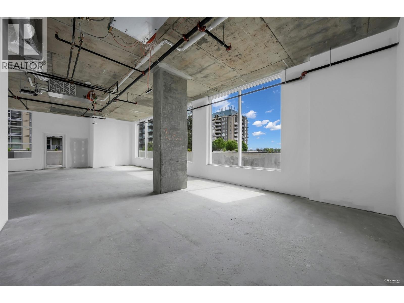 405 2992 GLEN DRIVE, Coquitlam