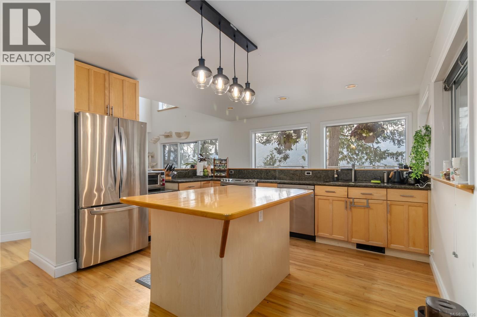  6878 Mark Lane, Central Saanich