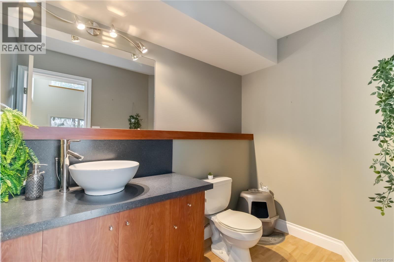  6878 Mark Lane, Central Saanich