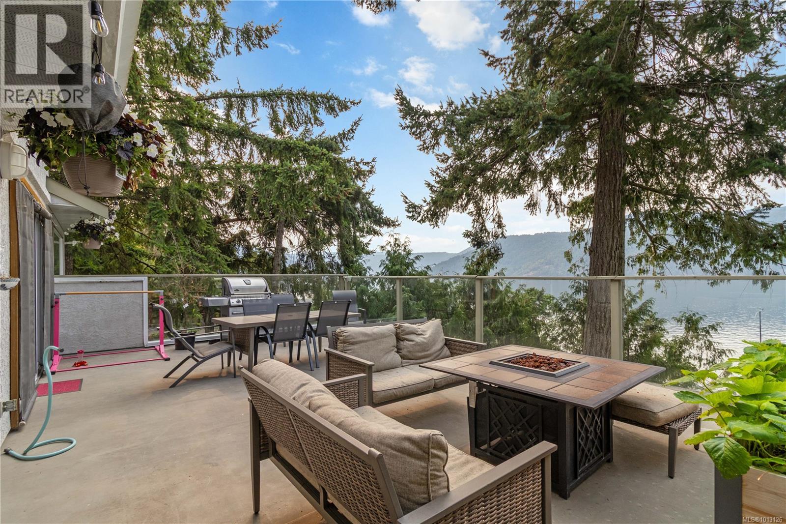  6878 Mark Lane, Central Saanich