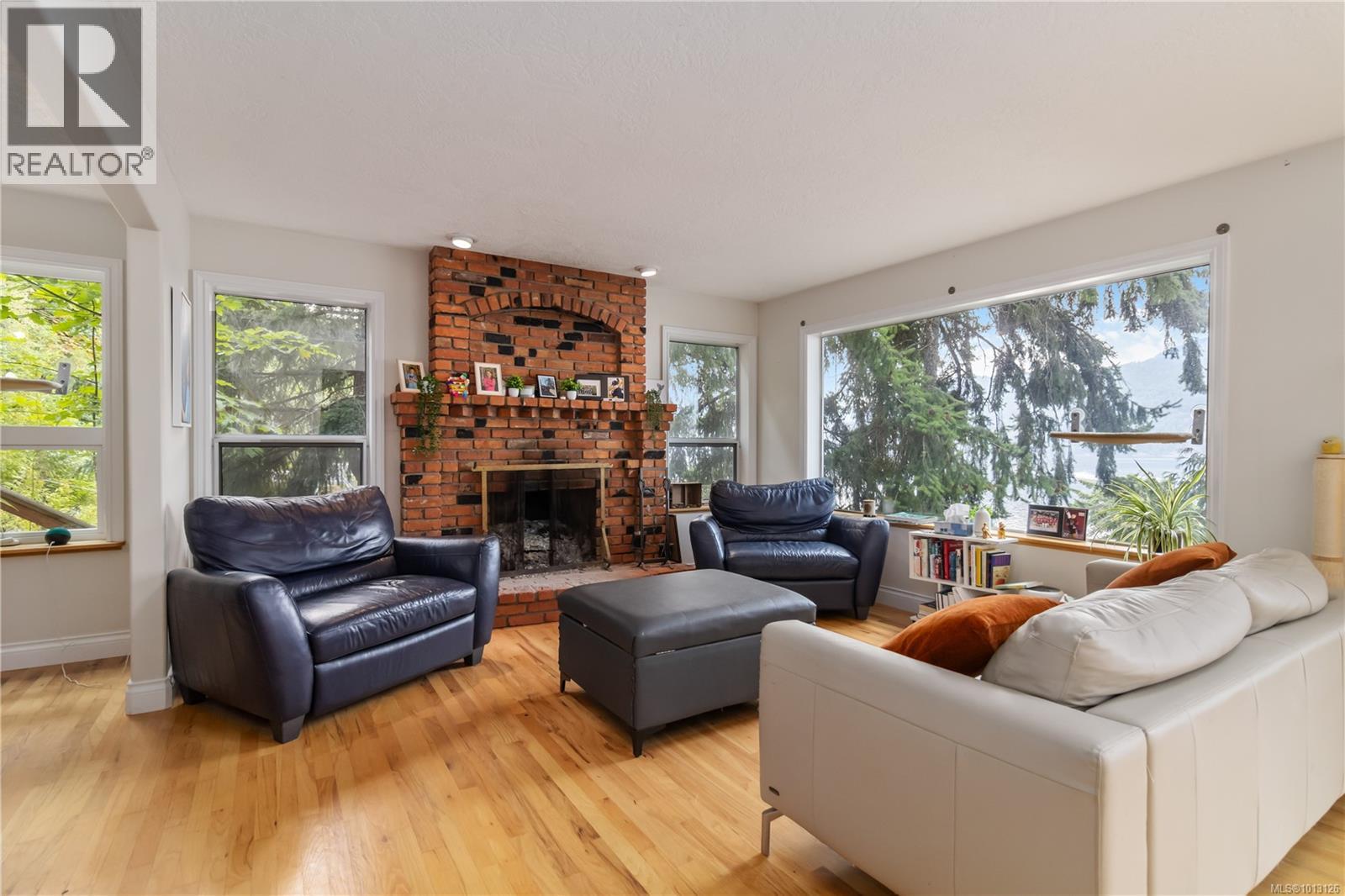  6878 Mark Lane, Central Saanich