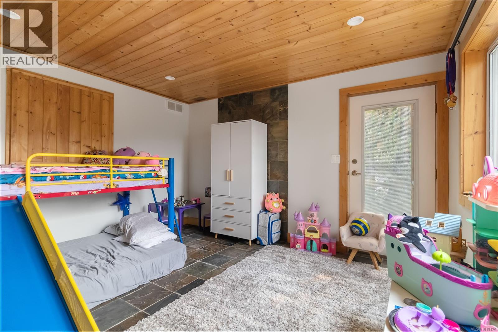  6878 Mark Lane, Central Saanich