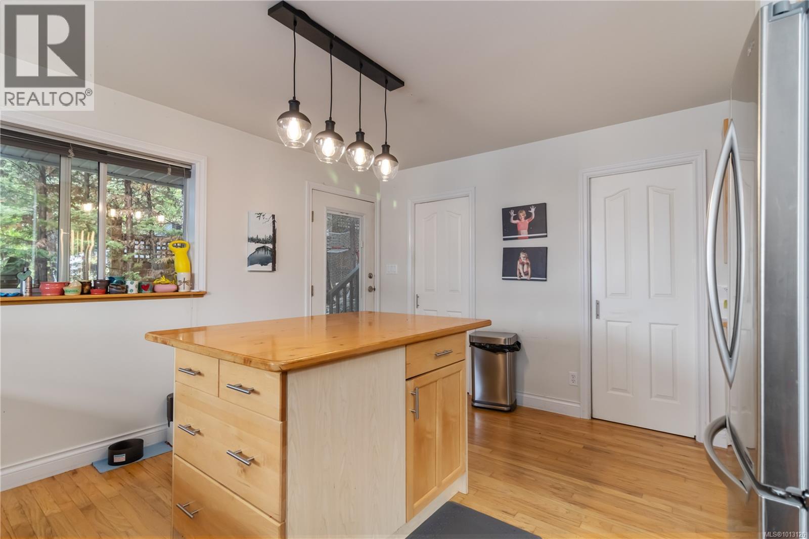  6878 Mark Lane, Central Saanich