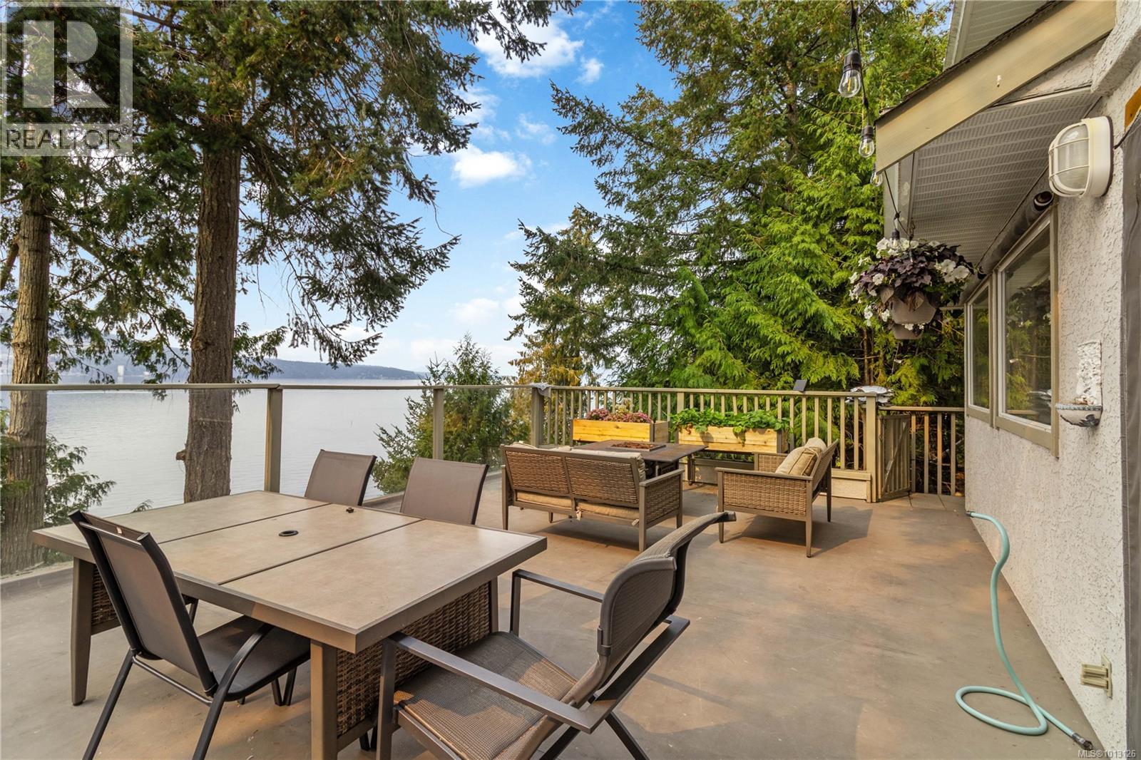 6878 Mark Lane, Central Saanich