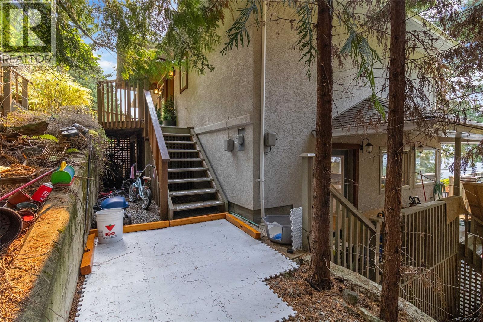  6878 Mark Lane, Central Saanich