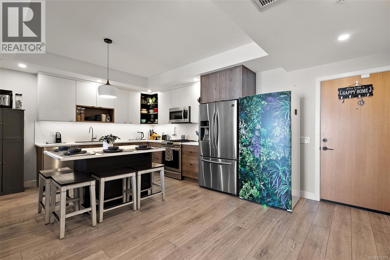 303 950 Whirlaway Crescent, Langford