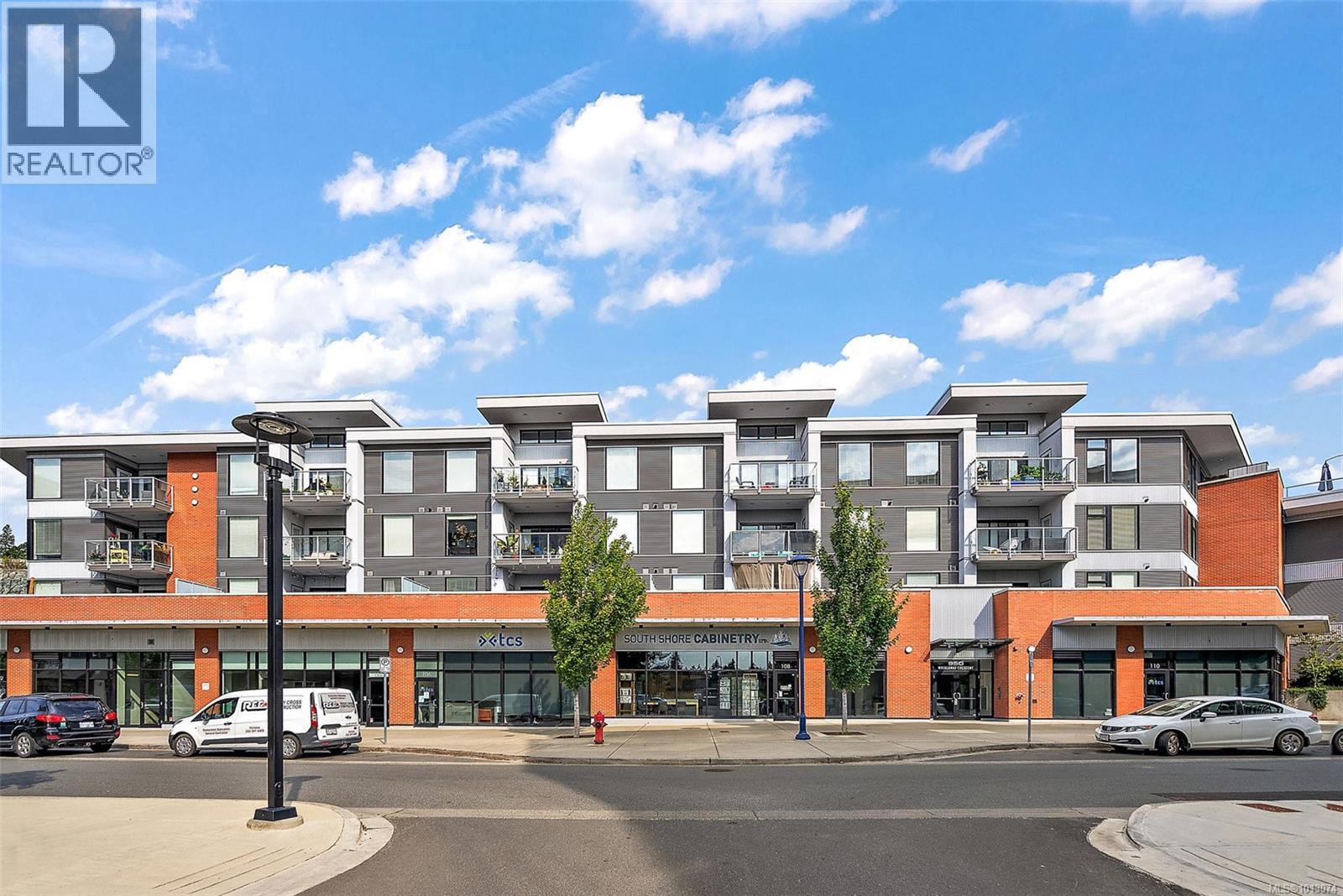 303 950 Whirlaway Crescent, Langford