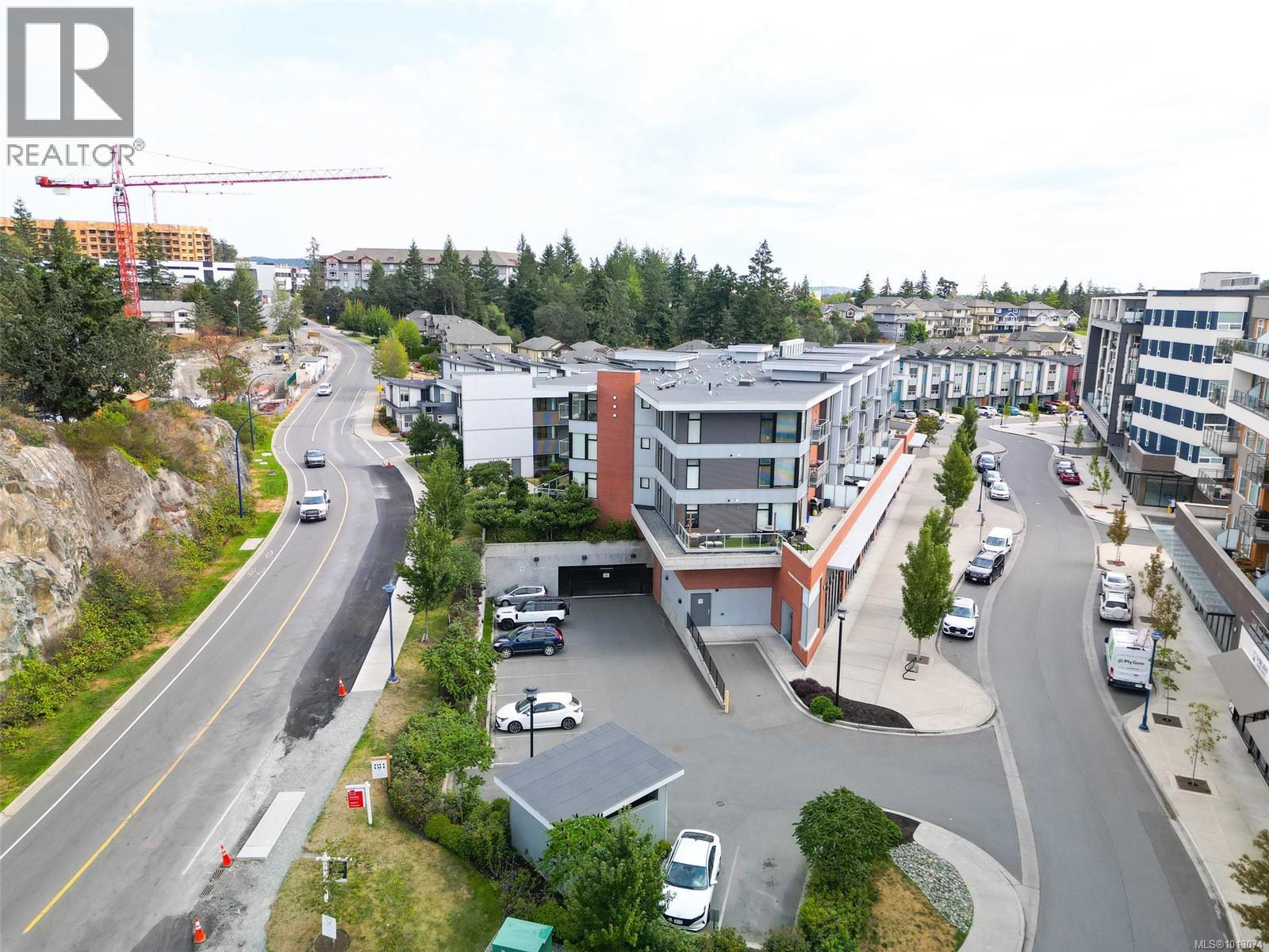303 950 Whirlaway Crescent, Langford
