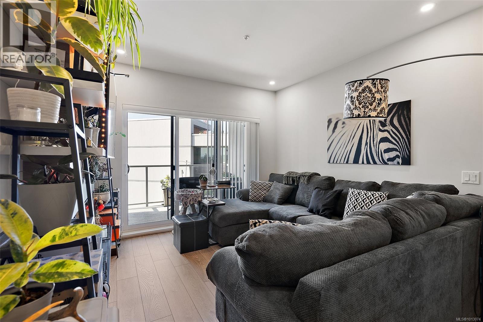 303 950 Whirlaway Crescent, Langford