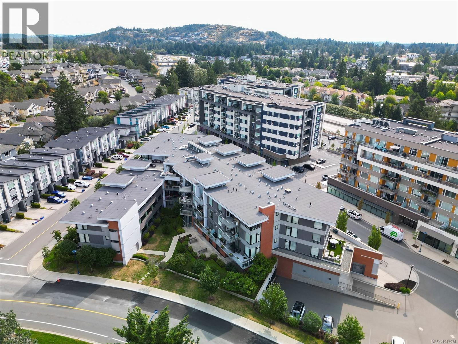 303 950 Whirlaway Crescent, Langford