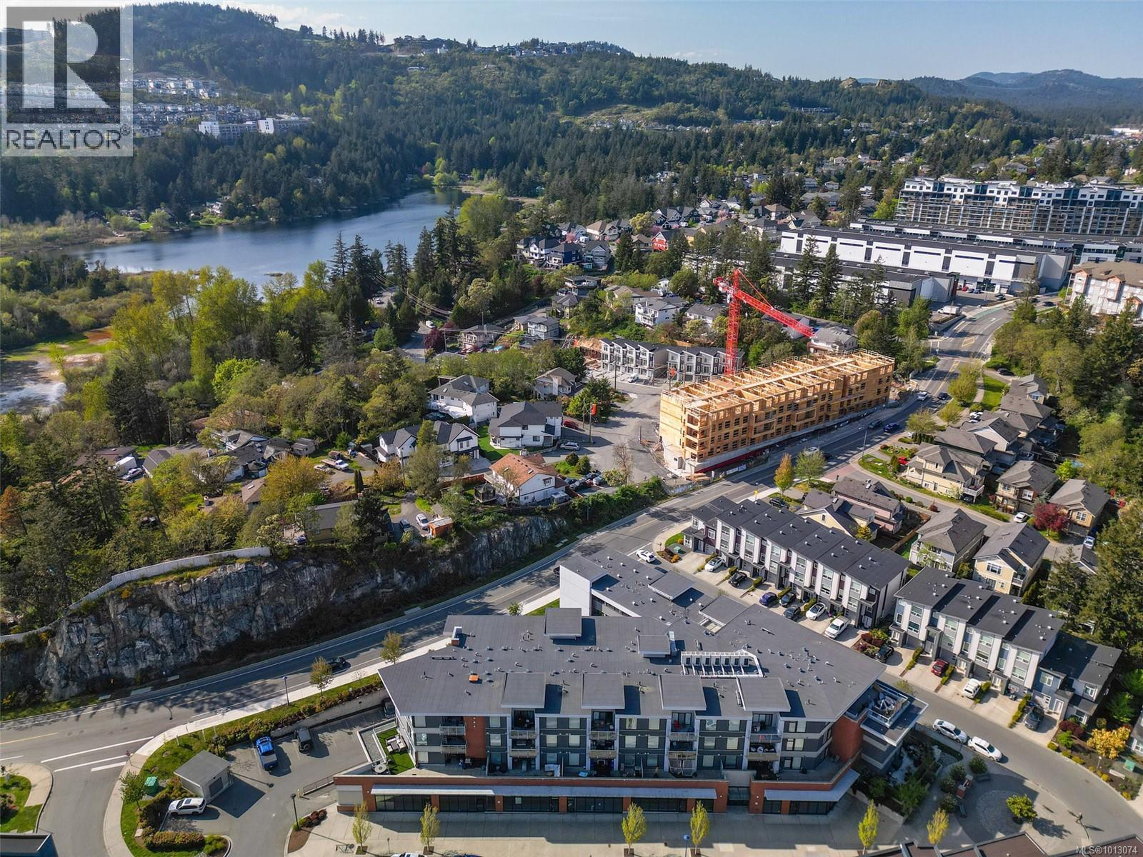 303 950 Whirlaway Crescent, Langford