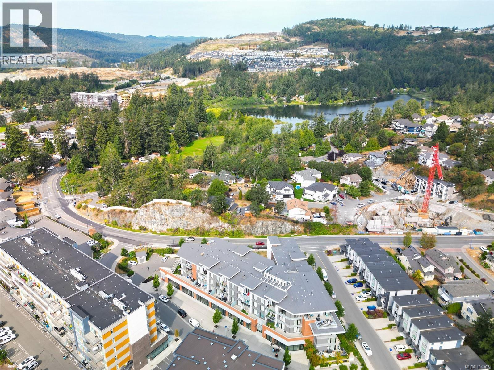 303 950 Whirlaway Crescent, Langford