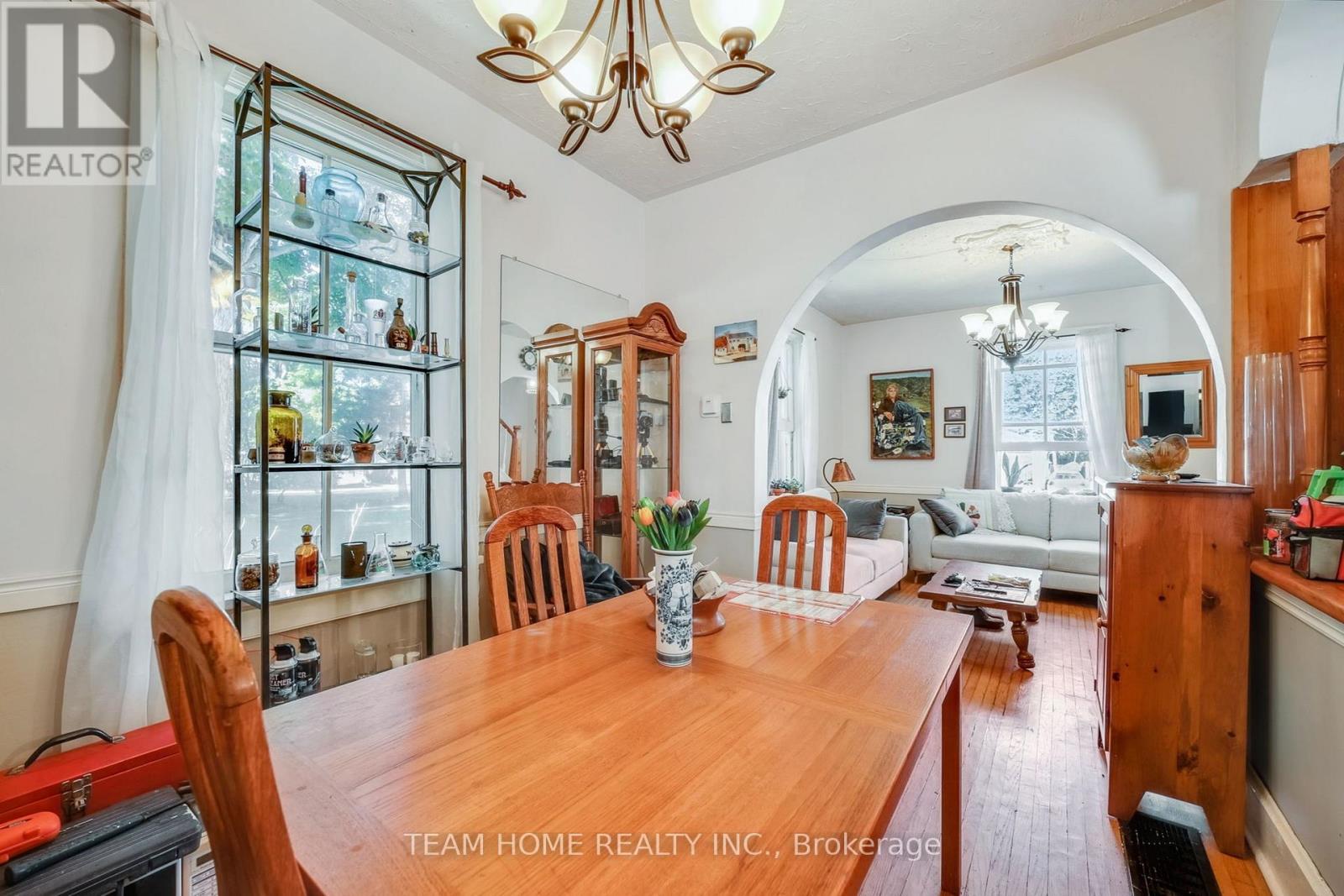 3 DUNDAS STREET E - 10