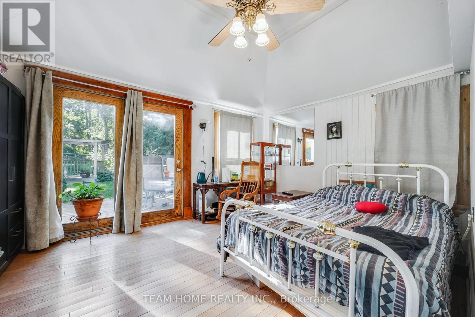 3 DUNDAS STREET E - 21