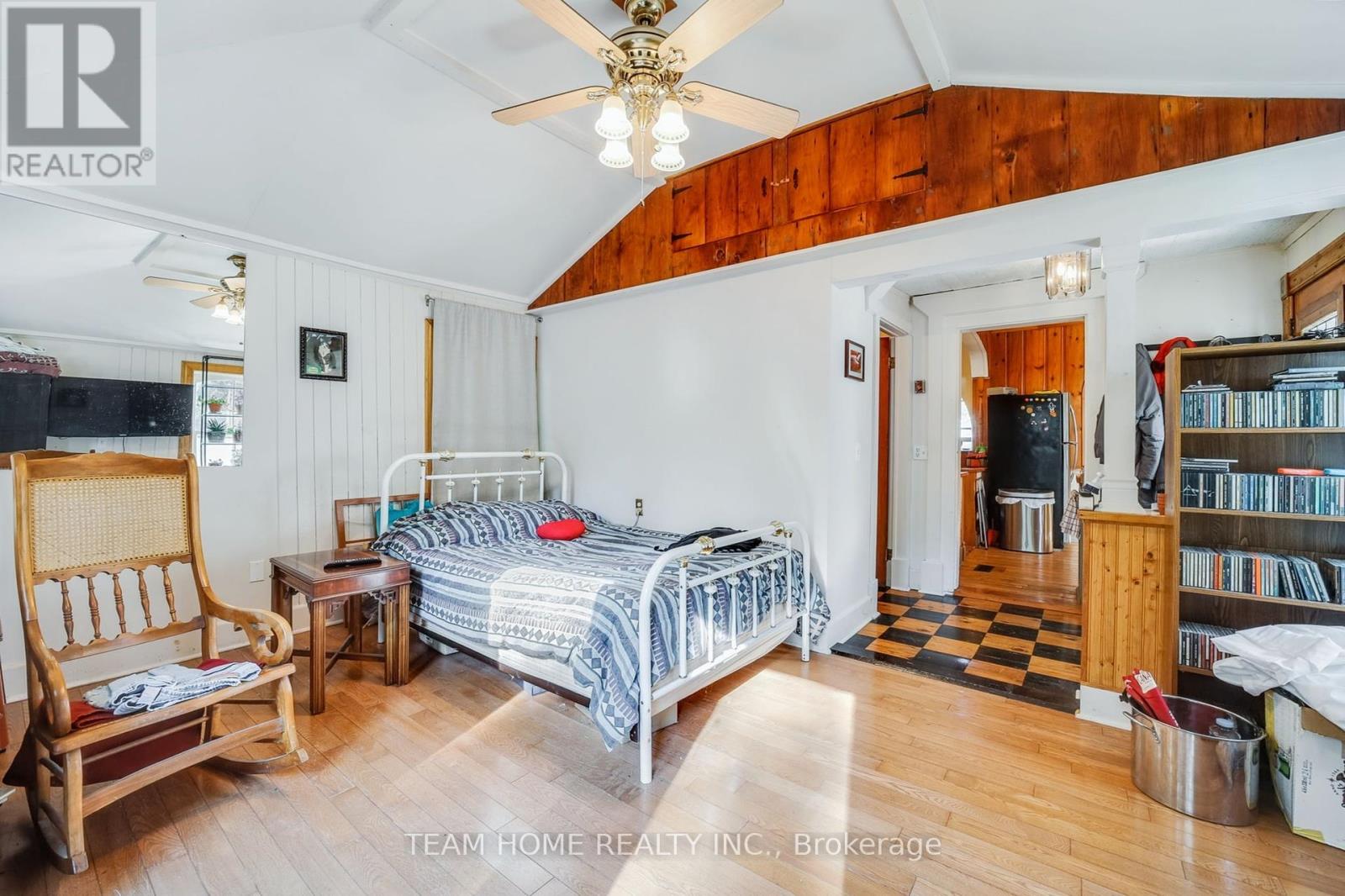3 DUNDAS STREET E - 22