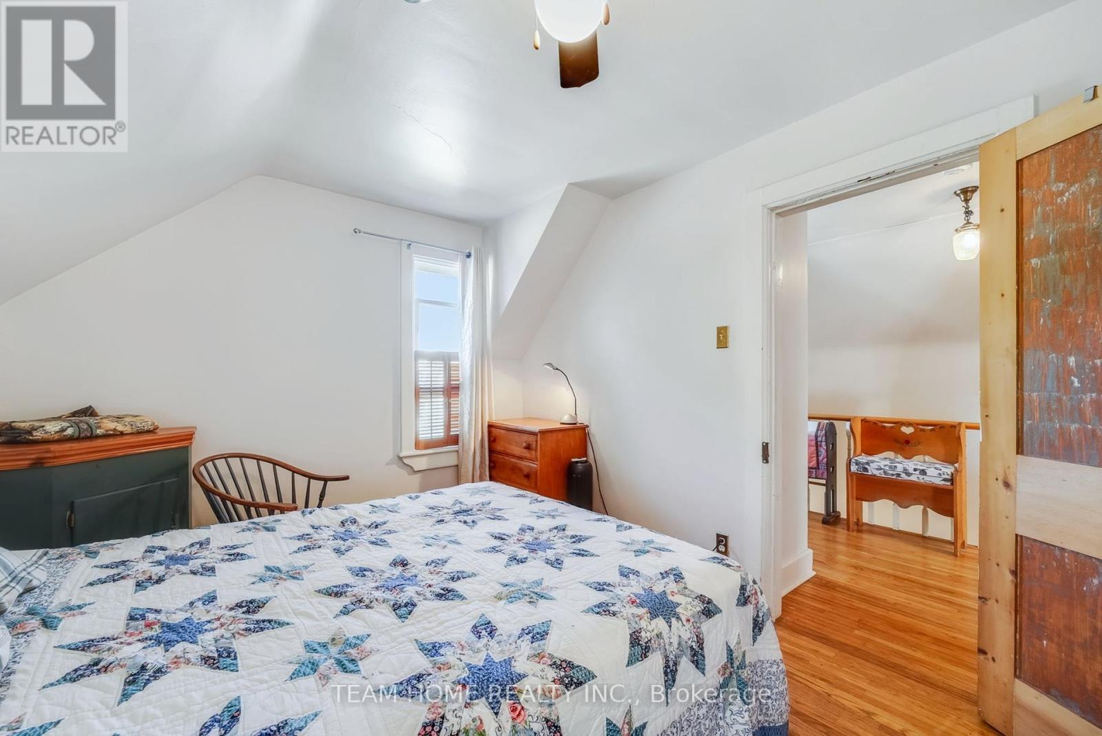 3 DUNDAS STREET E - 25