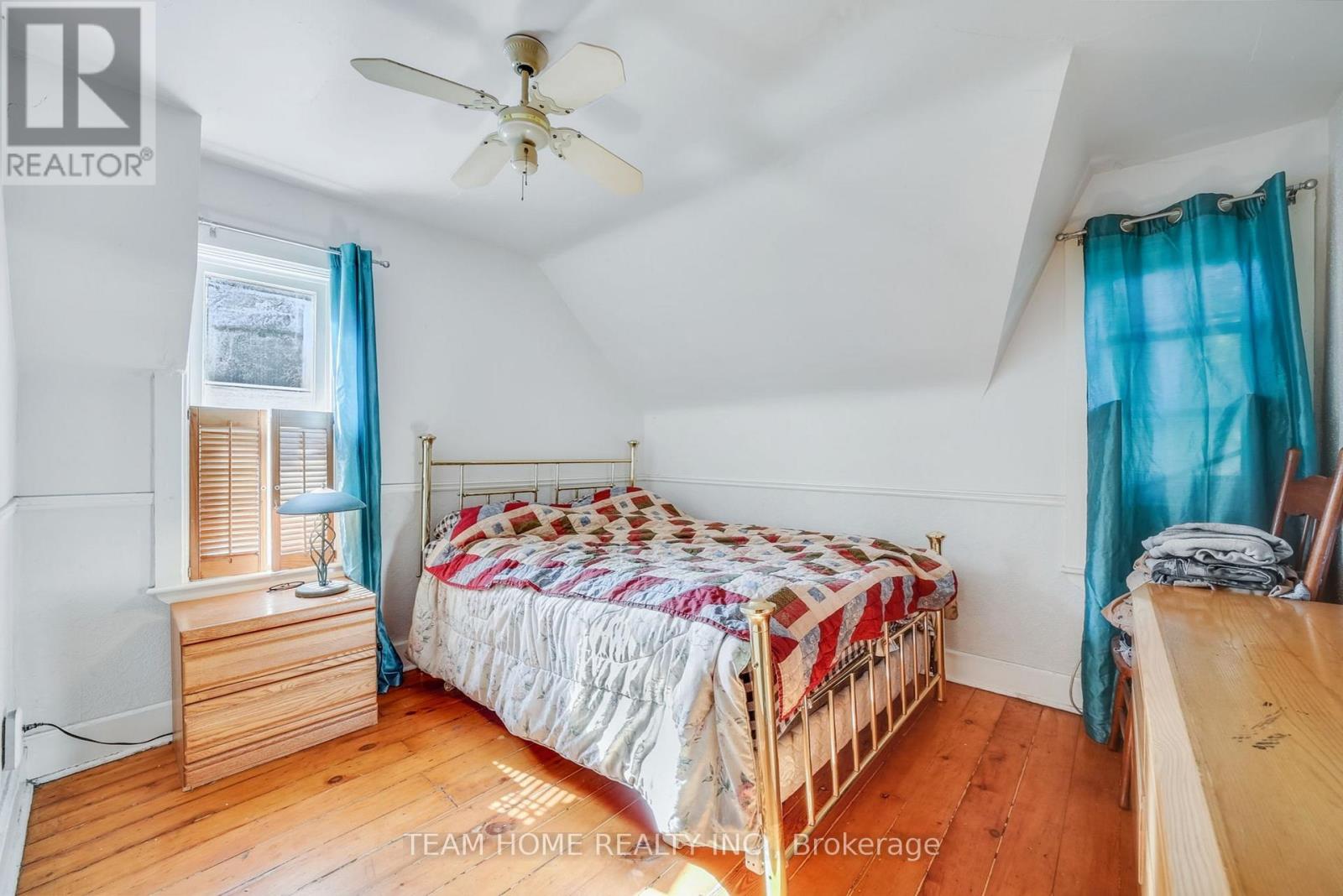 3 DUNDAS STREET E - 26
