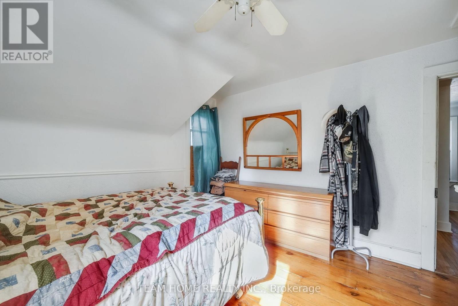 3 DUNDAS STREET E - 27