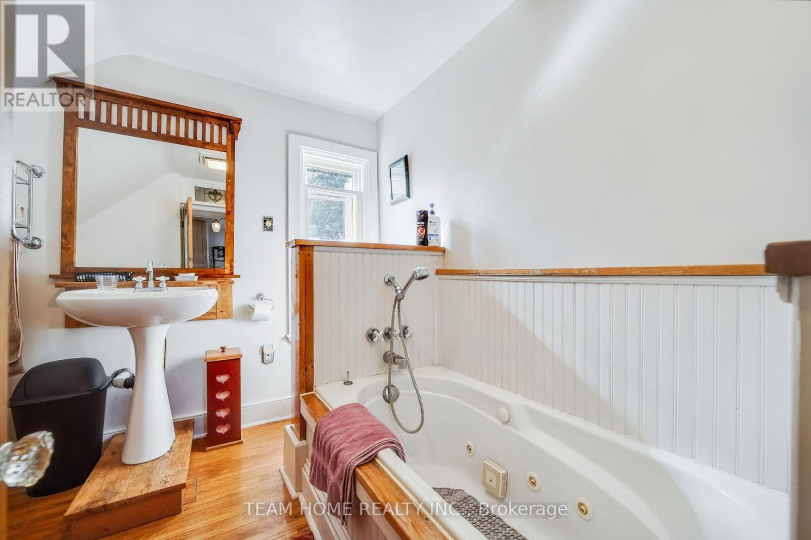 3 DUNDAS STREET E - 28