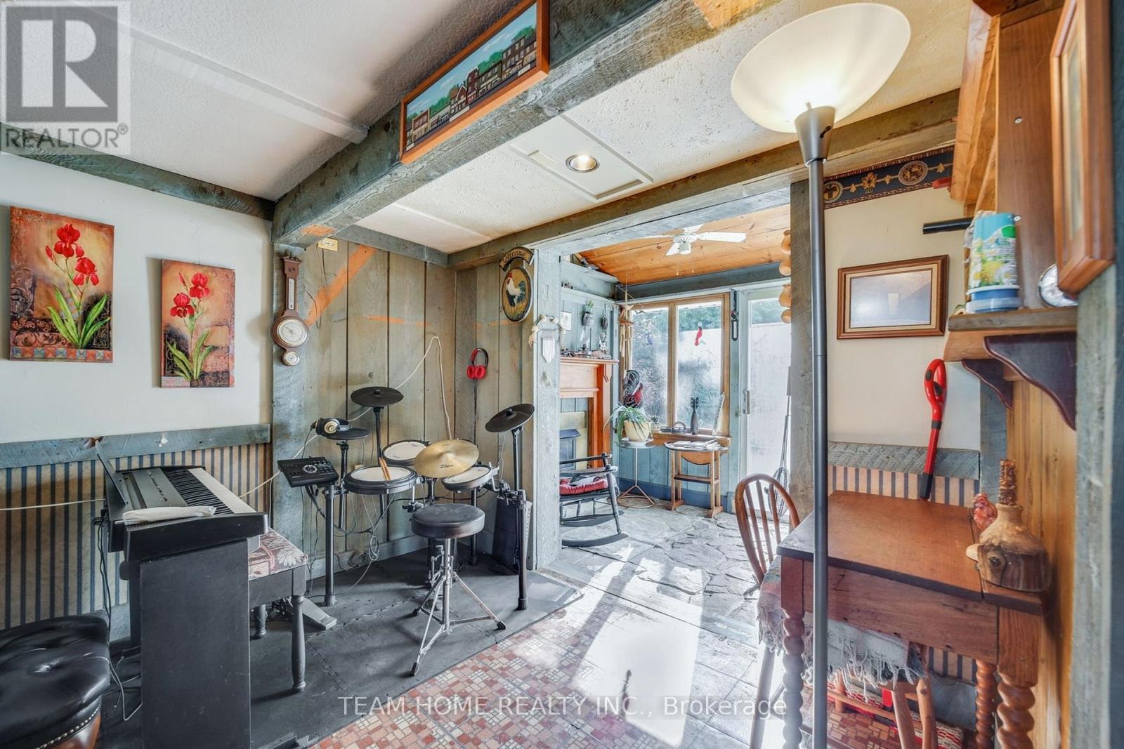 3 DUNDAS STREET E - 30