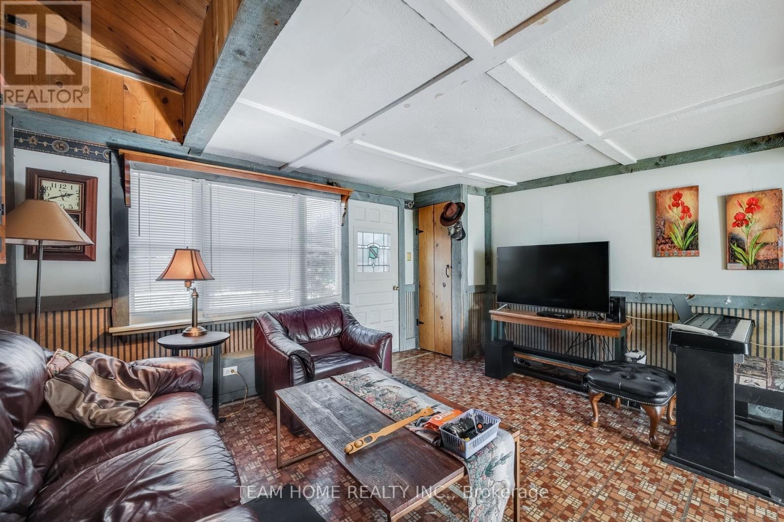 3 DUNDAS STREET E - 32