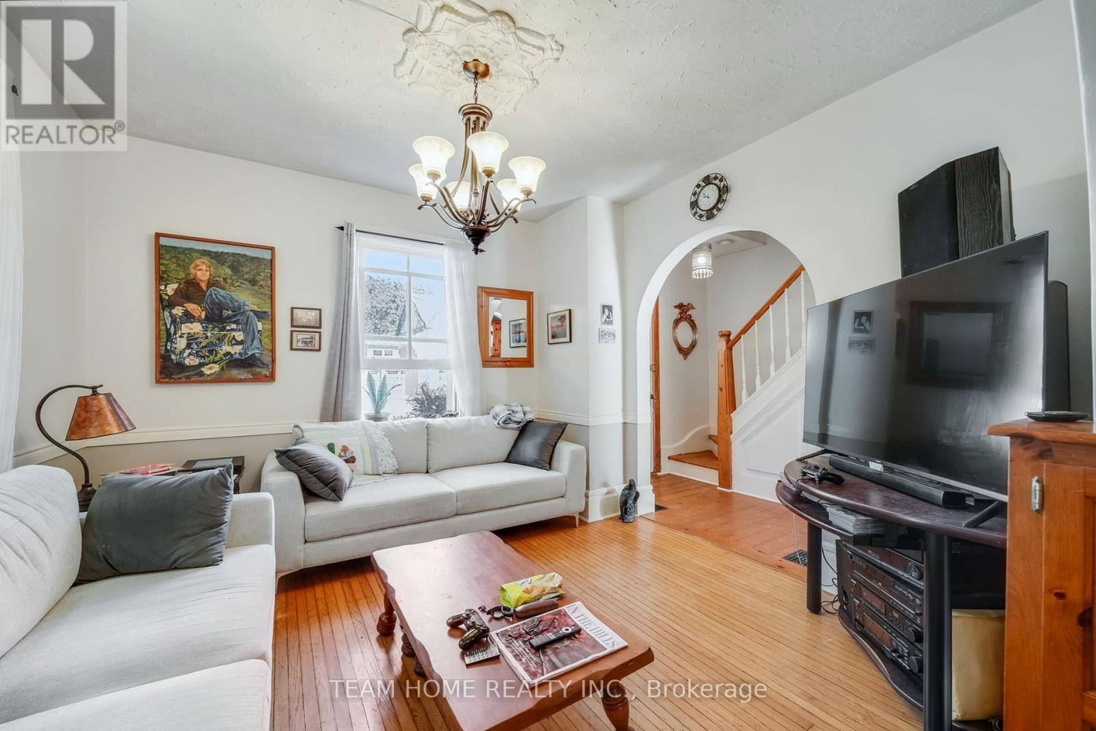 3 DUNDAS STREET E - 8
