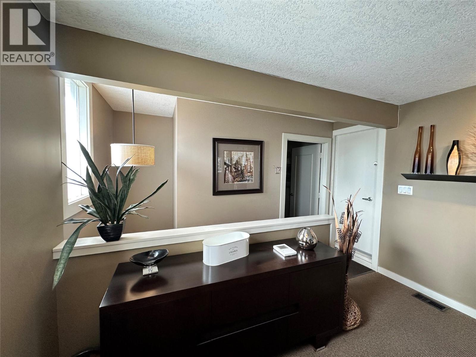 300 1460 Pandosy Street, Kelowna