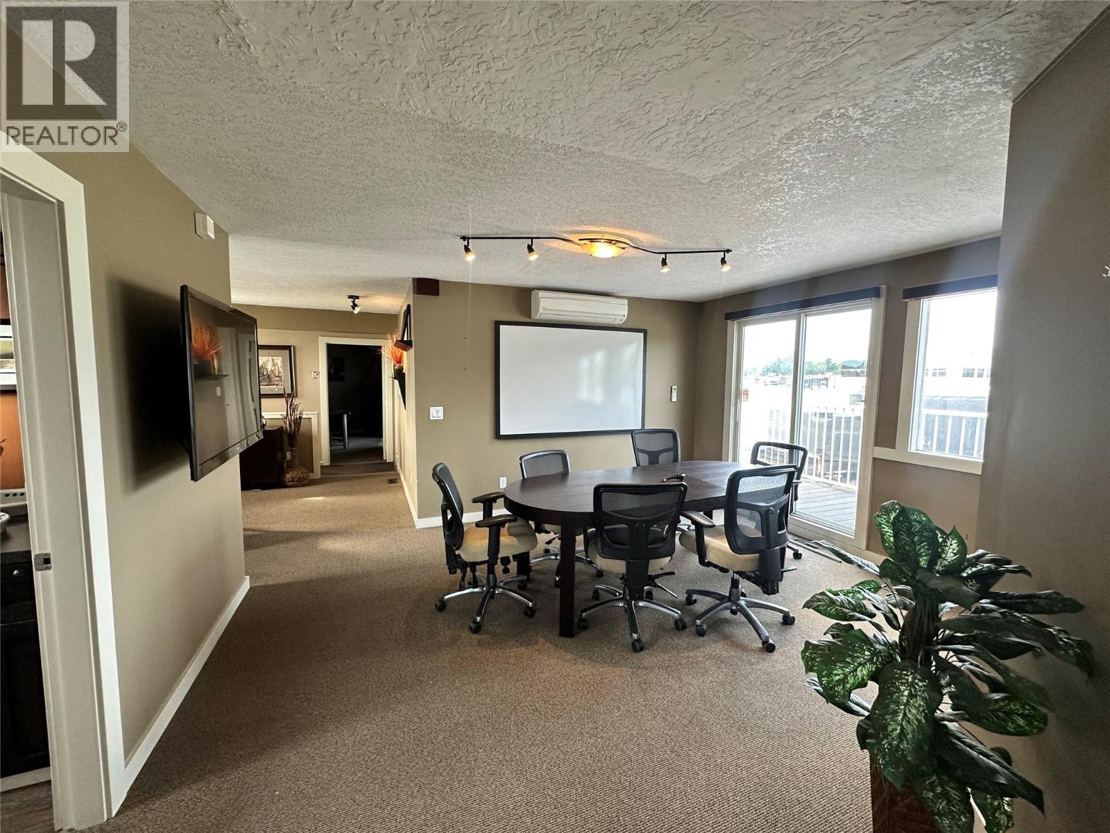 300 1460 Pandosy Street, Kelowna