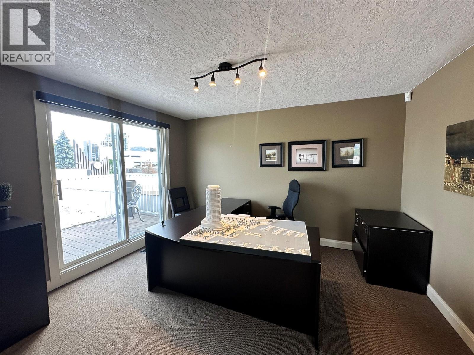 300 1460 Pandosy Street, Kelowna