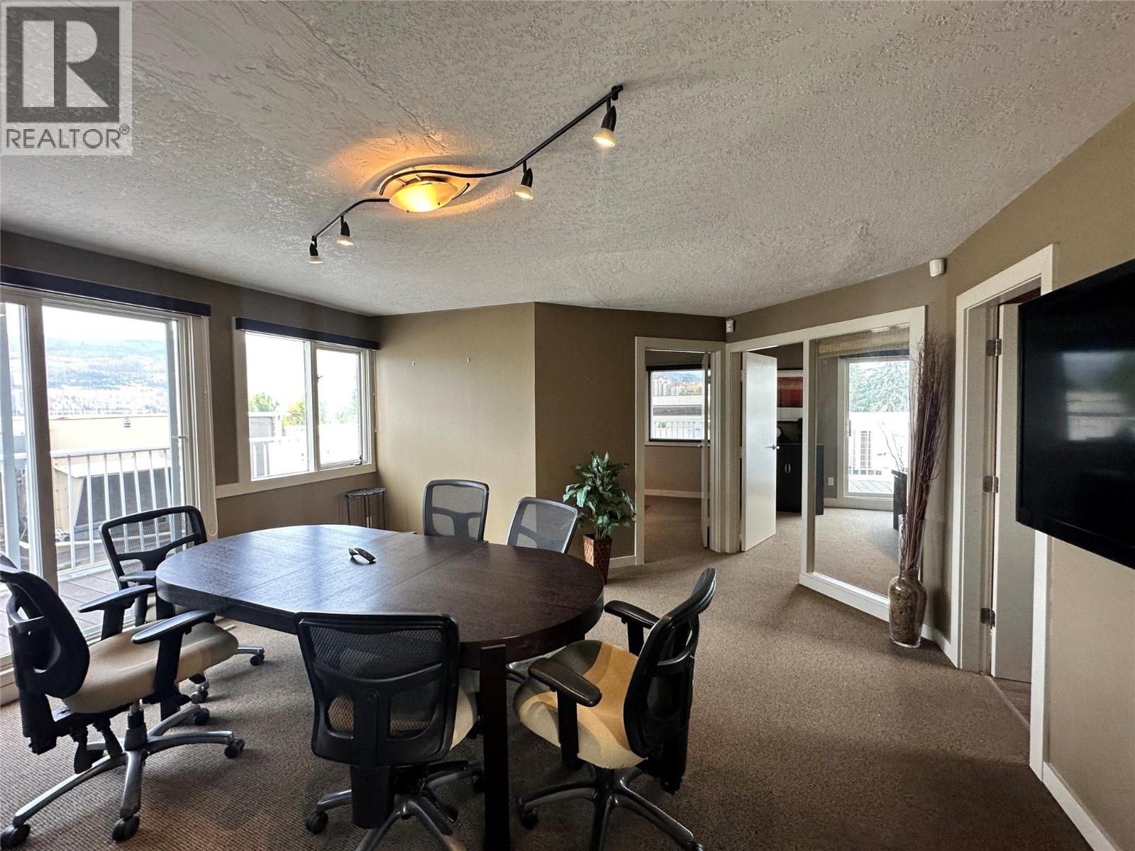 300 1460 Pandosy Street, Kelowna