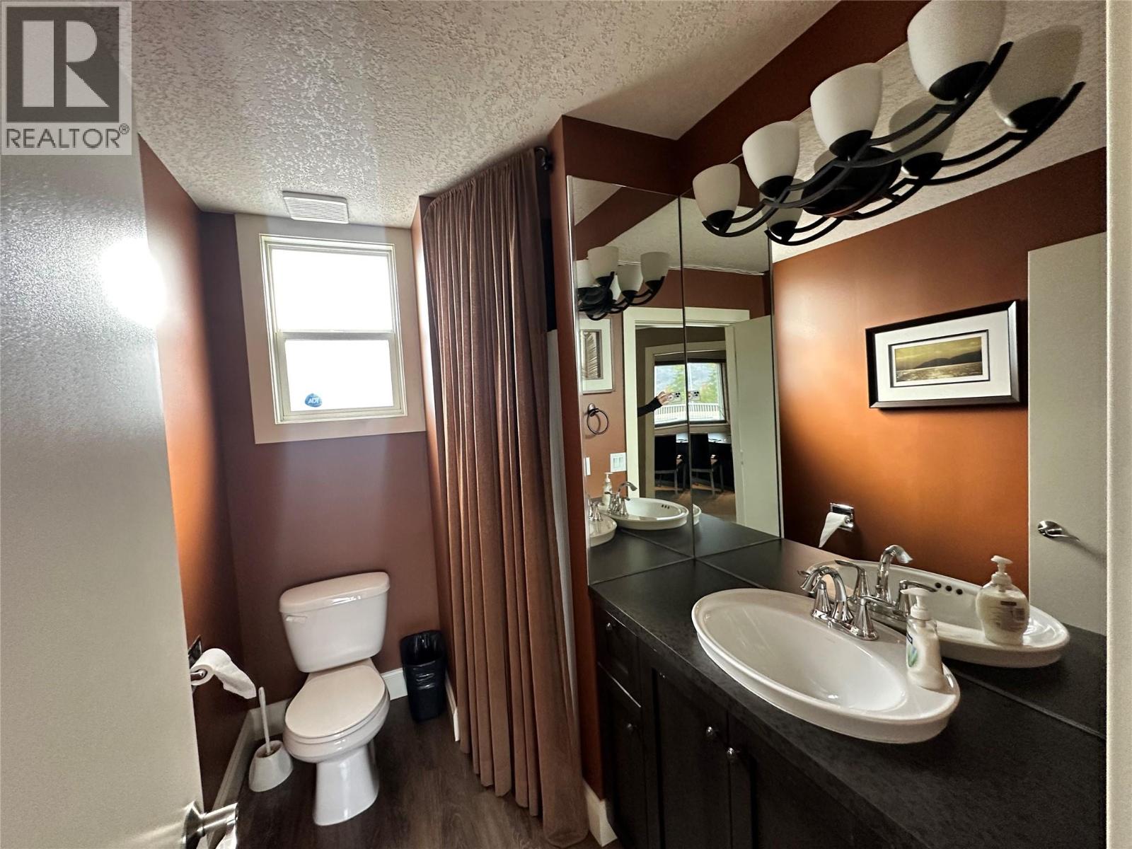 300 1460 Pandosy Street, Kelowna