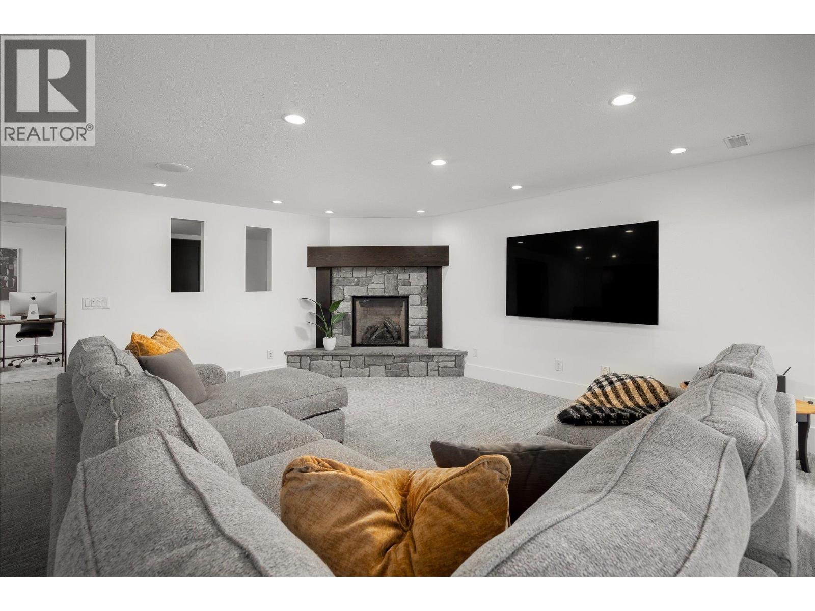  2523 Hillsborough Road, West Kelowna