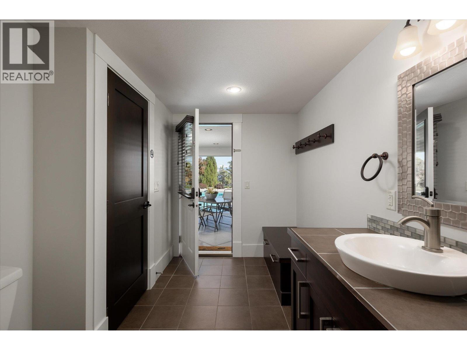  2523 Hillsborough Road, West Kelowna