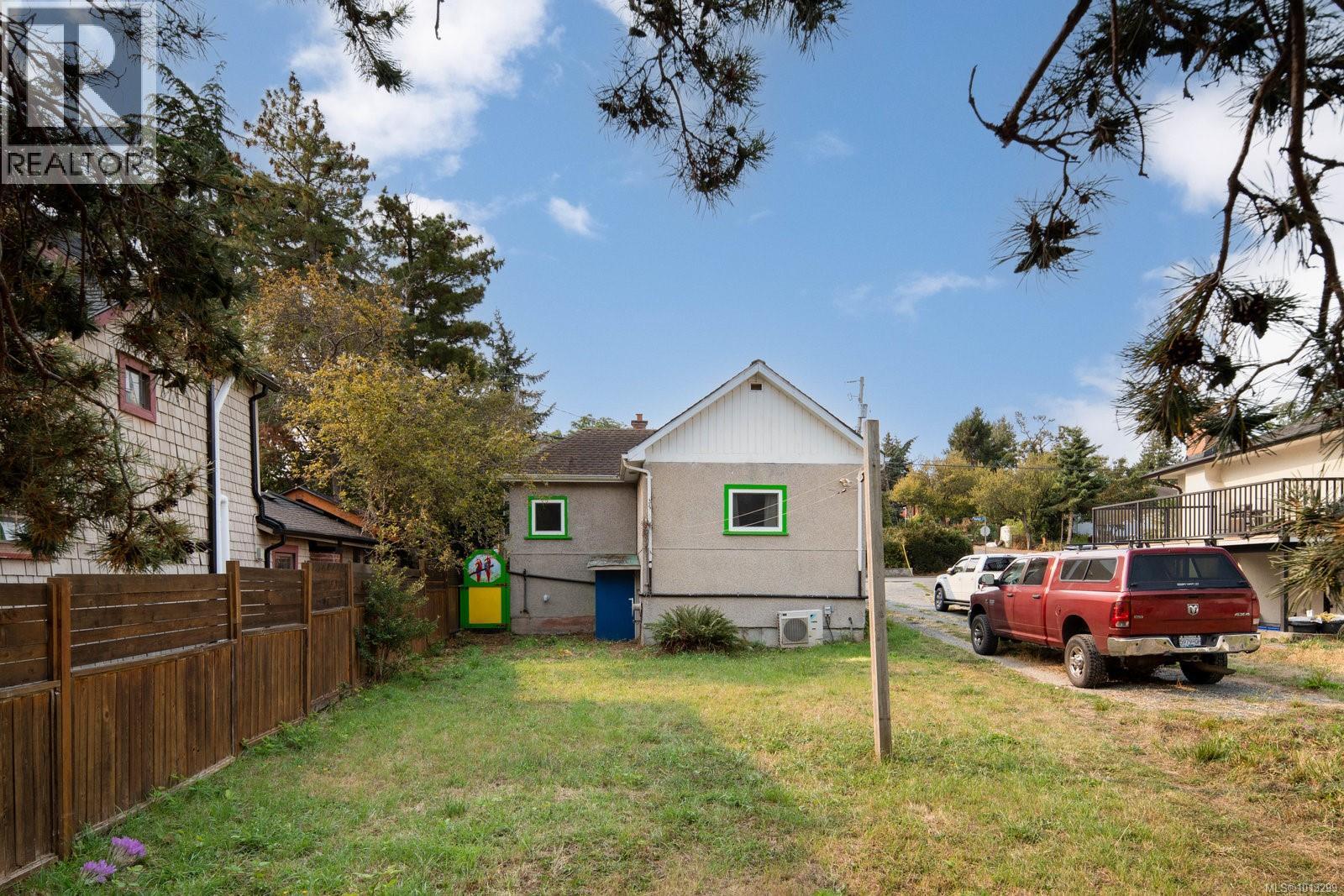  1256 Walnut Street, Victoria