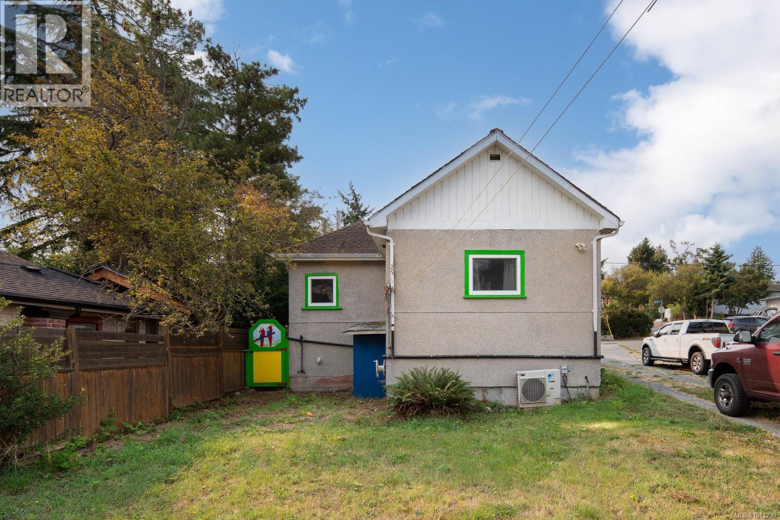  1256 Walnut Street, Victoria