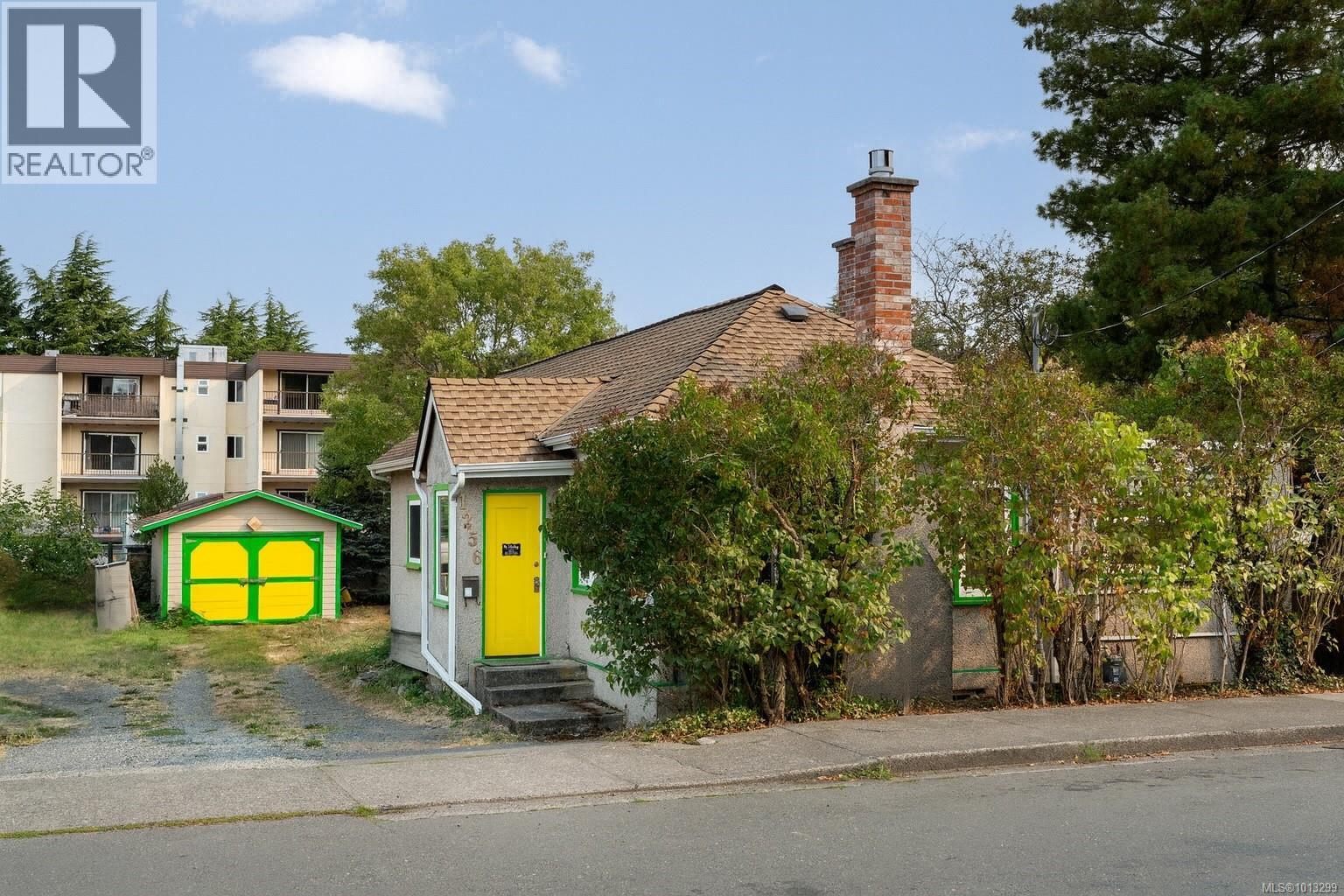  1256 Walnut Street, Victoria