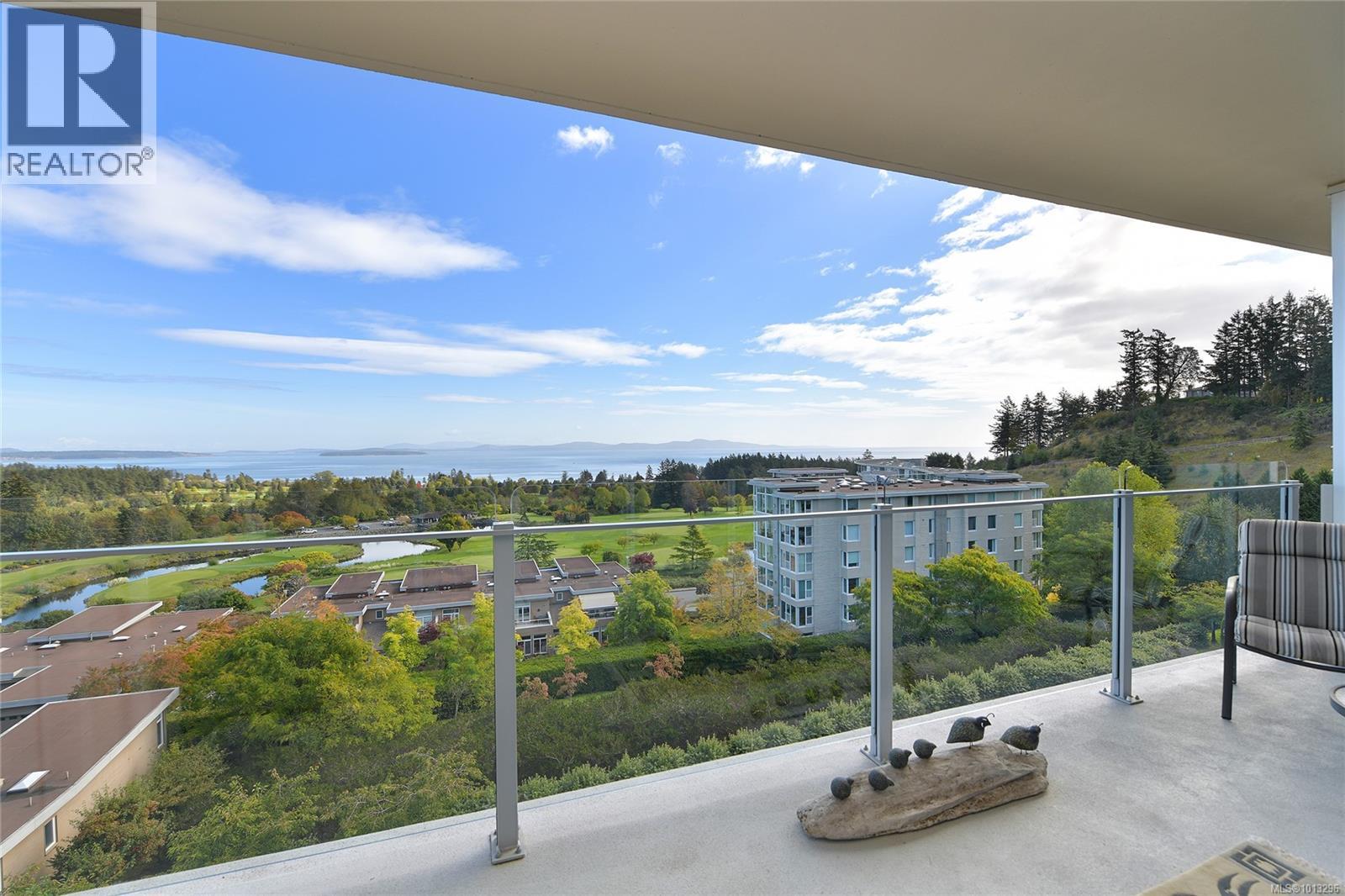 502 748 Sayward Hill Terr, Saanich