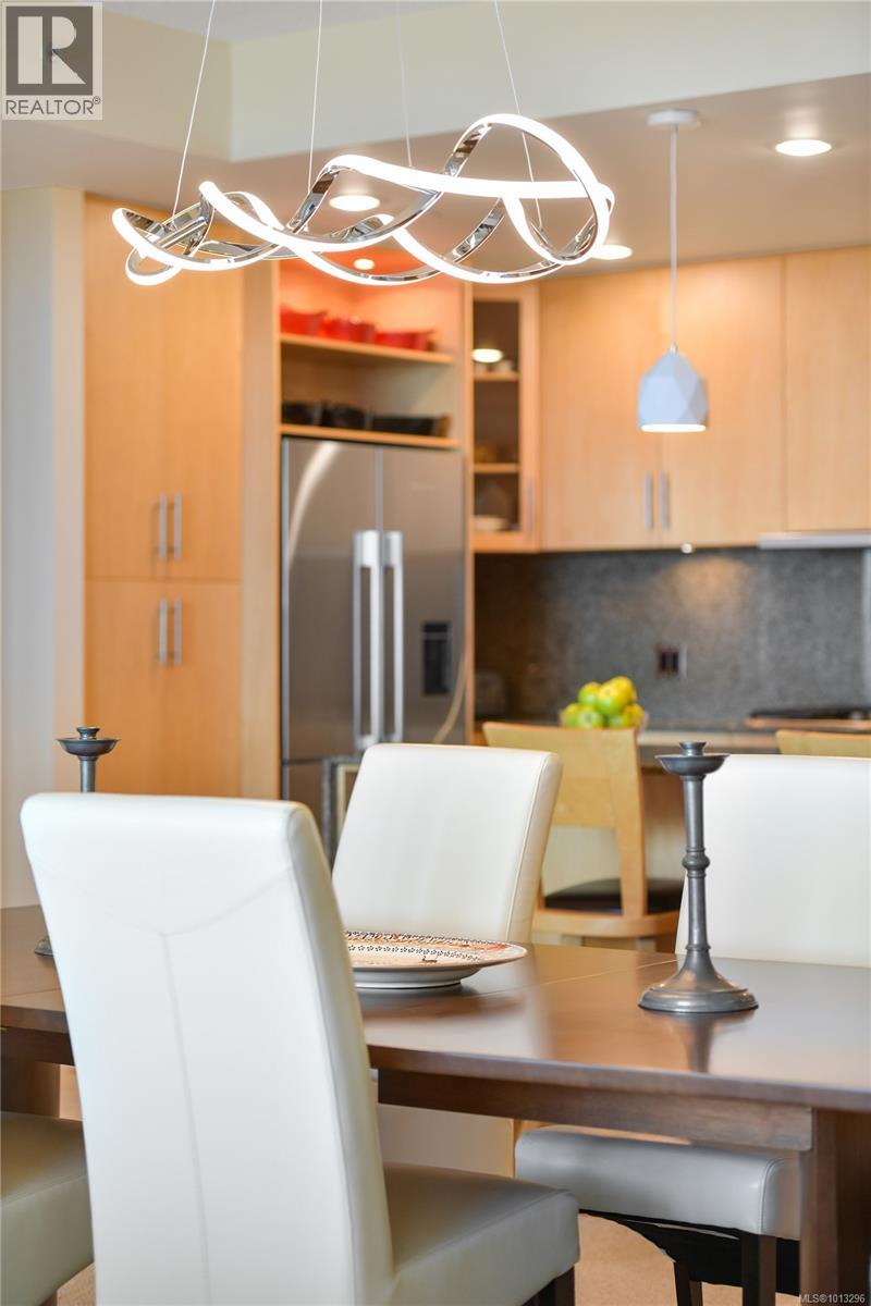 502 748 Sayward Hill Terr, Saanich